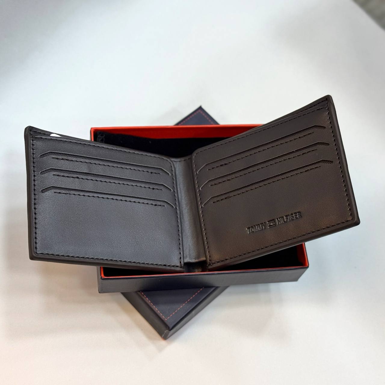 Tommy Wallets model (3)