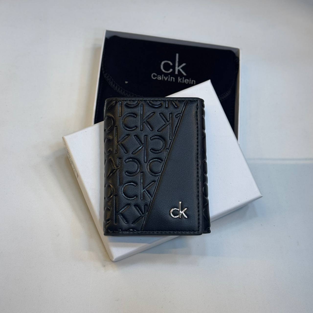 CK Wallets model (2)